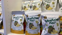 Di sini juga bisa mencicipi durian kering yang bisa dinikmati sebagai camilan. Produk ini menggunakan durian monthong Palu yang rasanya manis tanpa gula tambahan. Foto: detikFood/Yenny Mustika Sari