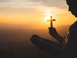 30 Ucapan Selamat Kamis Putih 2025 untuk Menyebarkan Kasih Yesus