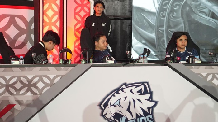 Jadwal MPL ID S14 hari ini bakal menyajikan tiga pertandingan seru. Salah satu yang bisa disaksikan oleh para penggemar ialah Alter Ego Esports Vs Evos Glory.