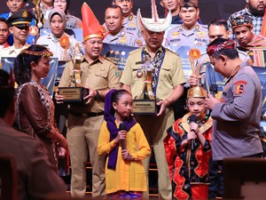 Kapolri dan Ketua Bhayangkari Sapa 2 Anak Pemenang Lomba Setapak Perubahan