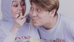 Kompaknya Rizky Billar dan Lesti Kejora Saat Makan Bareng