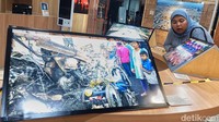 Ketua PFI Jakarta menjelaskan bahwa isu perpindahan status Ibu Kota menjadi sorotan yang penting, terutama bagi pewarta foto yang berperan dalam mengabadikan cerita-cerita dan romansa kehidupan di kota metropolitan ini.