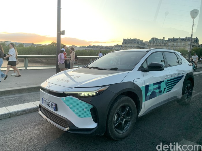 Mobil Toyota di Paris