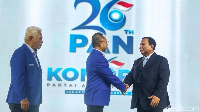 Presiden terpilih Prabowo Subianto memberi sambutan saat menutup Kongres PAN di Jakarta, Sabtu (24/8/2024).