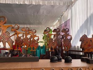 Festival Jarum Klaten Pamerkan Puluhan Produk Batik, Ada Baju-Wayang