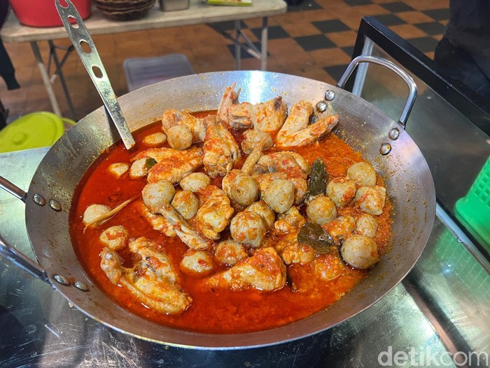 Pedas Gurih! Ini Nasi Oseng Mercon Racikan Cici Cantik di Blok M