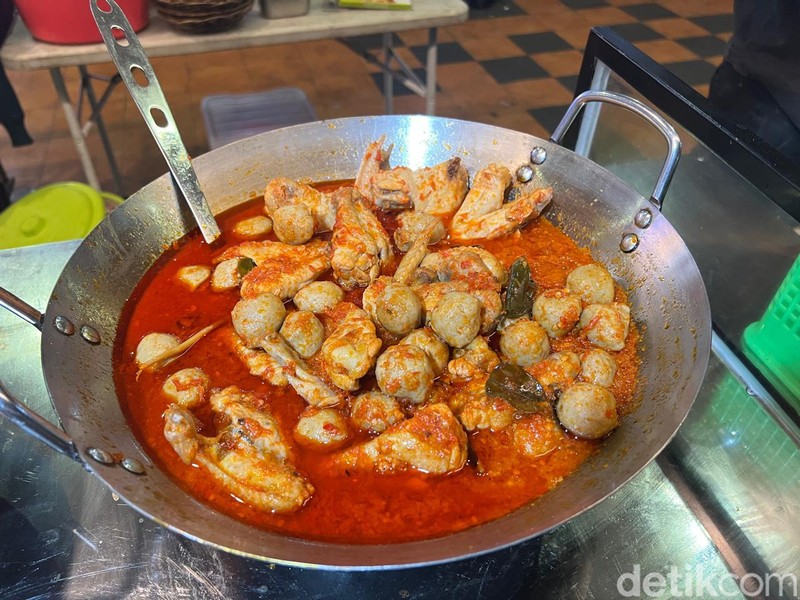 Pedas Gurih! Ini Nasi Oseng Mercon Racikan Cici Cantik di Blok M