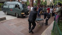 Perjalanan darat menjadi lebih mematikan selama musim hujan tahunan karena hujan memicu tanah longsor dan banjir di seluruh negeri pegunungan itu.