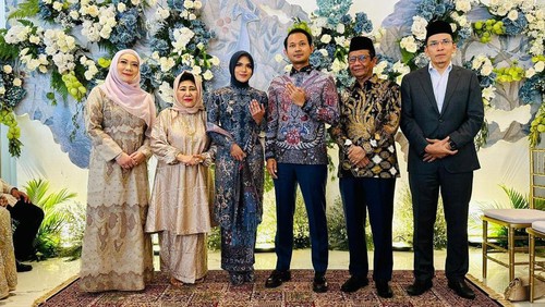 Prosesi lamaran putra Mahfud Md yakni Royhan Akbar dengan putri TGB Zainul Majdi di Mataram, NTB, Sabtu (24/8/2024). (Foto: Istimewa)