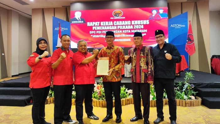 Mohan-Mujib saat menerima rekomendasi B.1-KWK dari PDIP untuk maju Pilwakot Mataram pada Sabtu (24/8/2024).