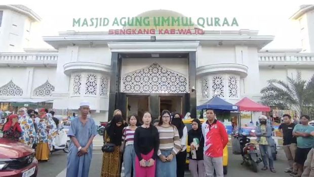 Remaja joget depan Masjid Agung Sengkang, Wajo, meminta maaf. Dokumen Istimewa