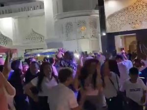 Viral Remaja Joget-Pesta depan Masjid Agung Sengkang, Berujung Minta Maaf
