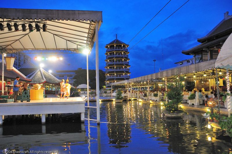 restoran terbesar di dunia