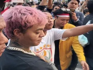 Reza Arap Bagi Makanan Jepang ke Demonstran, Netizen Respek