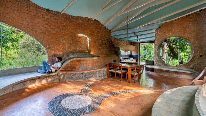 Rumah meliuk di India/Inclined Studio via Dezeen Rumah meliuk di India.