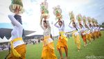 Runners Serbu Race Village Maybank Bali Marathon 2024