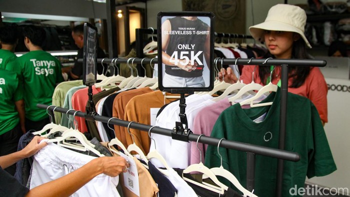 Keberadaan produk lokal semakin diburu konsumen. Kualitas produk lokal saat ini juga mampu bersaing dengan merek global.