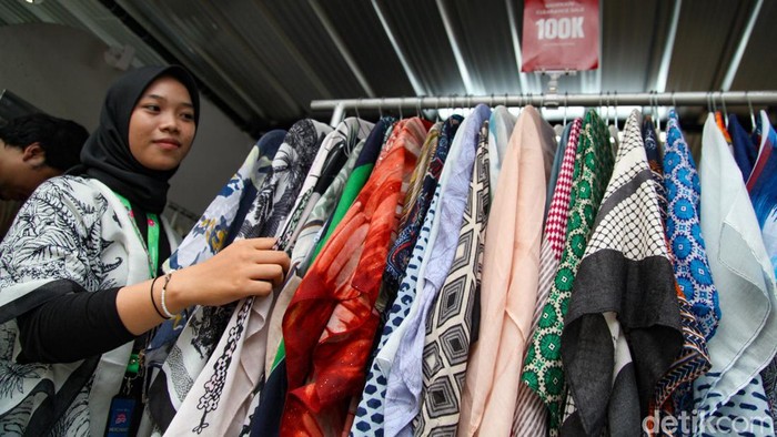 Keberadaan produk lokal semakin diburu konsumen. Kualitas produk lokal saat ini juga mampu bersaing dengan merek global.