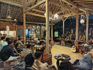 Gusdurian Banyuwangi Kritik Kemunduran Demokrasi Lewat Sarasehan Puisi