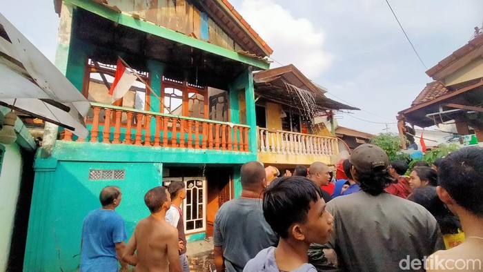 Sebuah rumah di Palembang hangus terbakar, diduga cucu pemilik rumah bermain korek api.
