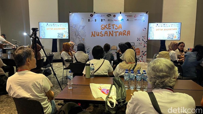 Sejumlah komunitas sketsa menggelar pameran bertajuk Sketsa Nusantara. Pameran itu terinspirasi dari filosofi bangsa, Bhinneka Tunggal Ika. (Rumondang/detikcom)