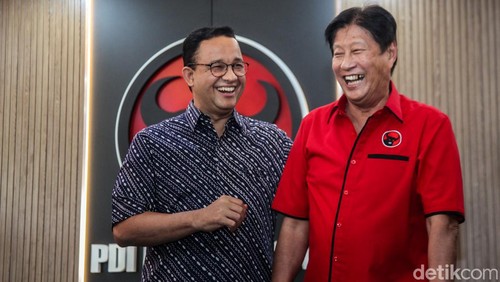 Gubernur Jakarta 2017-2022 Anies Baswedan menyambangi kantor DPD PDIP Jakarta siang ini. Anies semringah usai bertemu pengurus PDIP Jakarta jelang Pilkada Jakarta 2024.