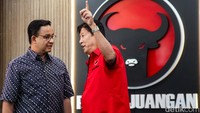 Anies berbincang bersama Ketua DPD PDIP Jakarta Ady Widjaja usai silaturahmi di kantor DPD PDIP Jakarta, kawasan Sedayu City, Cakung, Jakarta Timur, Sabtu (24/8/2024). PDIP Jakarta diketahui sedang menggelar rapat konsolidasi partai.