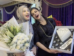 8 Foto Tasyi Athasyia Rayakan Ultah Ibunya, Beri Kejutan Tanpa Tasya Farasya