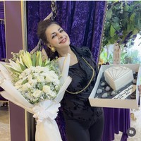 “HAPPY BIRTHDAY TO MY FIRST LOVE to my fav human being in the world. Terimaksih  telah menjadi sosok ibu yang kuat, terimakasih sudah mengajarkan ku arti ketulusan dan Kasih sayang, forever blessed. Love you more than anything, semoga Tasyi bisa menjadi anak yang lebih baik lagi kedepannya dan semoga bisa membanggakan mamah di dunia dan akhirat. Semoga mama suka sama sedikit surprise yg aku siapkan untuk mamah,” tulis Tasyi dalam keterangan unggahan fotonya di Instagram. Foto: Instagram/@tasyiiathasyia