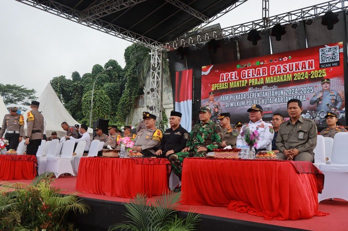 Upacara Polres Kukar