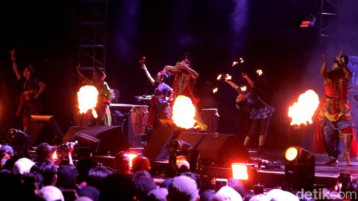 Atraksi di West Java Festival 2024 di Lapangan Saprua, Kota Bandung, Minggu (25/8/2024). Atraksi di West Java Festival 2024 di Lapangan Saprua, Kota Bandung, Minggu (25/8/2024).