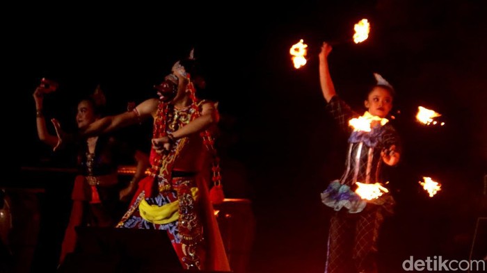 Atraksi di West Java Festival 2024 di Lapangan Saprua, Kota Bandung, Minggu (25/8/2024).