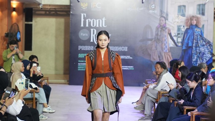 Busana karya siswa SMK yang akan tampil di Front Row Paris 2024