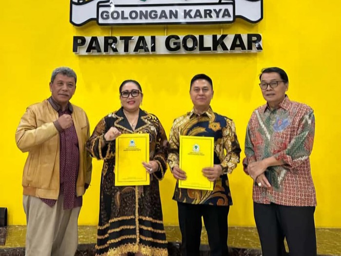 Cabup-cawabup Gunungkidul, Endah-Joko saat menerima rekomendasi dari DPP Partai Golkar, Sabtu (24/8/2024).