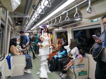 Cosplayer Wara-wiri Sapa Penumpang LRT Jabodebek