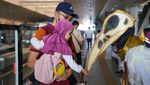 Cosplayer Wara-wiri Sapa Penumpang LRT Jabodebek