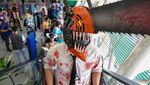 Cosplayer Wara-wiri Sapa Penumpang LRT Jabodebek