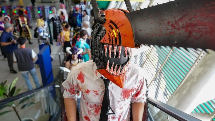 Cosplayer Wara-wiri Sapa Penumpang LRT Jabodebek Beragam karakter Cosplayer tampil menghibur di LRT Jabodetabek, Jakarta, Minggu (25/8/2024).