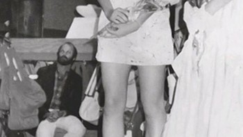 Foto Christopher Wilder yang membunuh Michelle Korfman (17 tahun) setelah bertemu di peragaan busana Majalah Seventeen di The Meadows Mall Di Las Vegas pada 1 April 1984. Foto: (Bored Panda).
