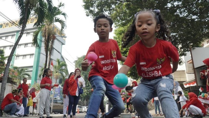 Anak-anak TK Indonesia Playschool menggelar perayaan HUT RI ke-79. Begini potret meraka yang menggemaskan saat merayakan kemerdekaan RI.