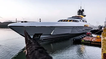 Co-founder Google Sergey Brin memiliki beberapa kapal pesiar. Salah satunya adalah Dragonfly yang merupakan kapal pesiar paling cepat dan paling hemat bahan bakar. Kapal pesiar ini pernah dipuji atas kontribusinya dalam membantu upaya penanggulangan bencana di Vanuatu setelah Badai Pam menghantam negara kepulauan itu pada tahun 2015. Foto: Boat International