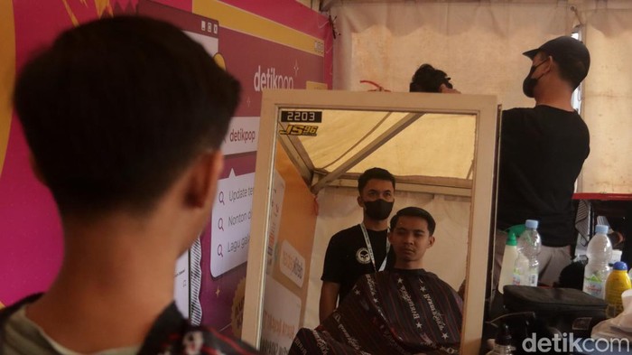 Kemeriahan konser West Java Festival 2024 di Lapangan Saparua, Kota Bandung, Minggu (25/8/2024). Kemeriahan konser West Java Festival 2024 di Lapangan Saparua, Kota Bandung, Minggu (25/8/2024).