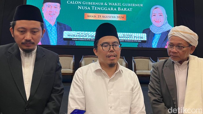 Ketua Umum PBNW, Lalu Gede Muhammad Zainuddin Atsani, saat ditemui wartawan seusai menghadiri Rapat Konsolidasi Organisasi NW dan Penentuan Arah Politik di Lombok Raya Hotel, Mataram, NTB, Minggu (25/8/2024). (Lalu Helmy Akbar/detikBali)