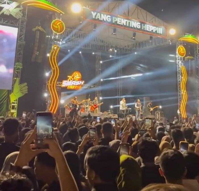 Konser Gilga Sahid di Bangkalan. Puluhan orang penonton mengaku kecopetan ponsel.