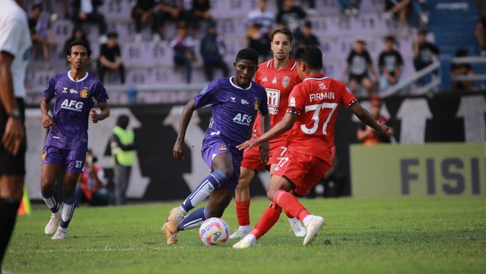 Laga Persik Kediri vs Malut United di Stadion Brawijaya Kota Kediri.