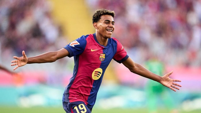 BARCELONA, SPAIN - AUGUST 24: Lamine Yamal of FC Barcelona celebrates after scoring their sides first goal during the La Liga match between FC Barcelona and Athletic Club at Camp Nou on August 24, 2024 in Barcelona, Spain. (Photo by Manuel Queimadelos/Quality Sport Images/Getty Images)