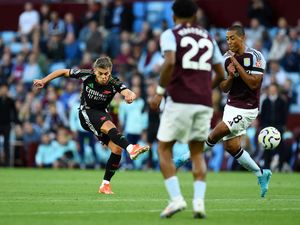 Untung Ada Trossard