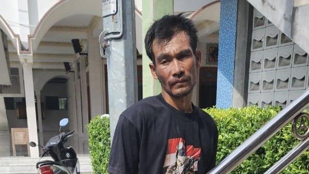 Maling motor di halaman masjid ditangkap warga Surabaya.