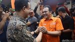 Momen Anies Sambangi Kantor Partai Buruh
