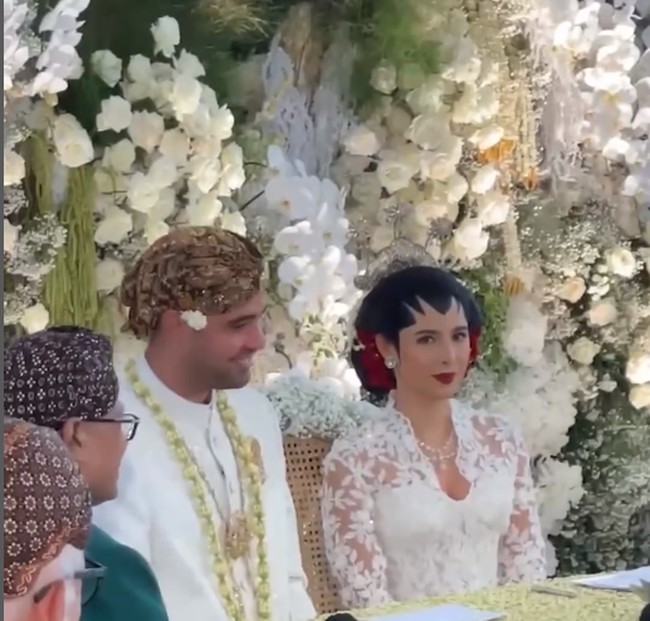 Nadine Kaiser lahir di Daytona Beach, Florida, Amerika Serikat, pada 24 Juli 1994. Ia merupakan buah hati dari Susi Pudjiastuti dan Daniel Kaiser, pria asal Swiss yang kemudian berpisah dengan Susi pada tahun 1999. Setelah perceraian tersebut, Nadine sempat tinggal di Swiss bersama ayahnya, namun kemudian memutuskan untuk menetap di Indonesia dan menjadi Warga Negara Indonesia (WNI) secara resmi. Foto: Instagram: @ericktohir